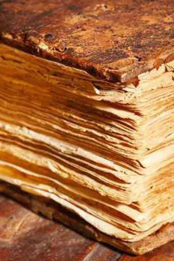 Рукописные книги Древней Руси – настоящие произведения искусства.